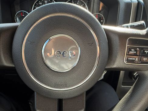 Used 2011 Jeep Liberty Sport AWD/4WD image 23