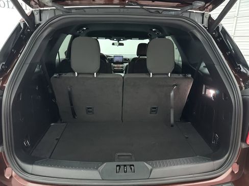 Used 2020 Ford Explorer XLT image 28