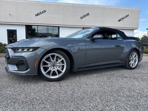 Used 2025 Ford Mustang GT Premium RWD image 3