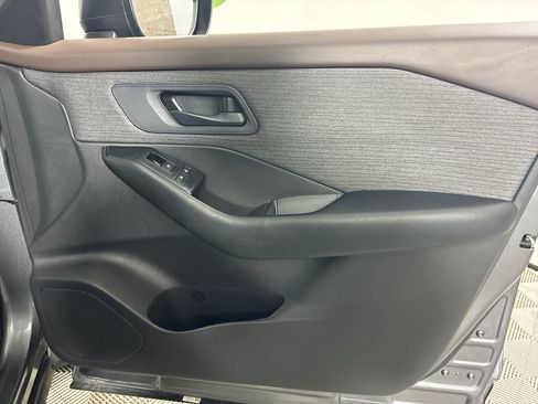 Used 2023 Nissan Rogue S AWD/4WD image 27