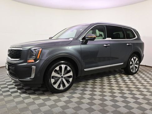 Used 2022 Kia Telluride S image 2