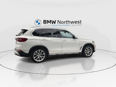 Used 2022 BMW X5 xDrive40i w/ Premium Package image 4