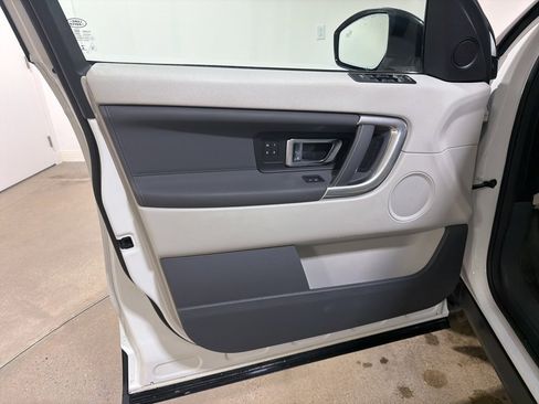 Used 2018 Land Rover Discovery Sport HSE image 9