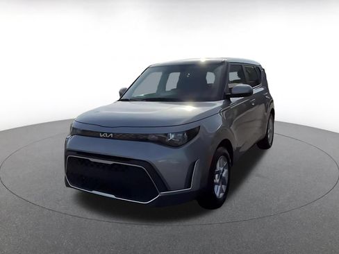 Used 2025 Kia Soul LX w/ LX Technology Package FWD image 6