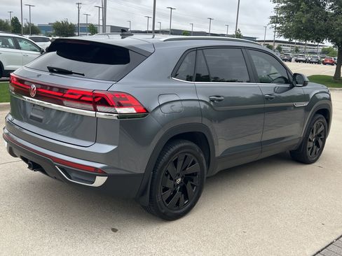 Used 2024 Volkswagen Atlas Cross Sport SE w/ Panoramic Sunroof Package image 10
