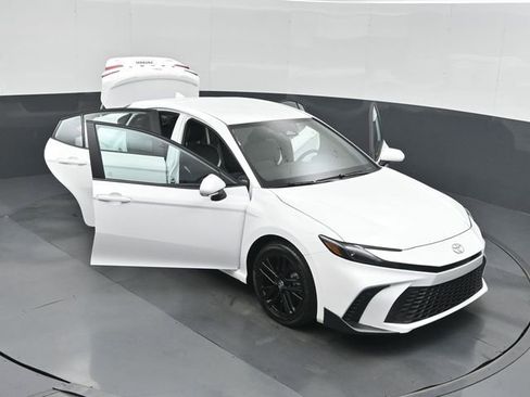 Used 2026 Toyota Camry SE FWD image 51