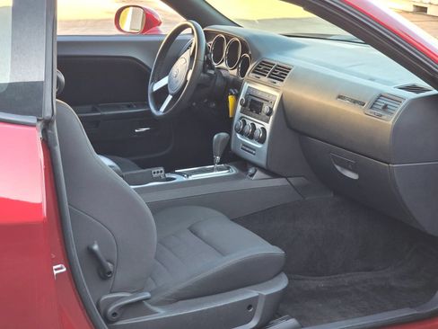 Used 2009 Dodge Challenger SE RWD image 10