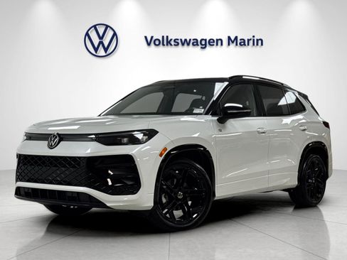 New 2026 Volkswagen Tiguan SE R-Line FWD image 1