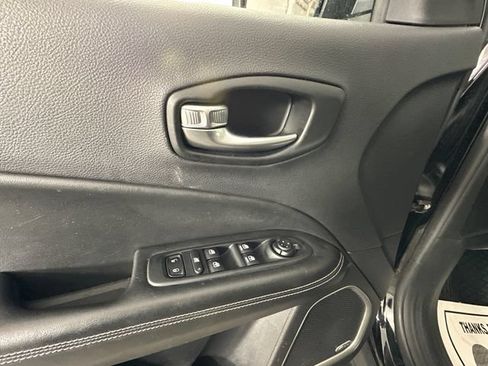 Used 2021 Jeep Compass Latitude w/ Sun and Sound Group AWD/4WD image 5