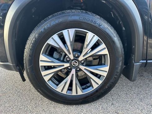 Used 2021 Nissan Rogue SV w/ Premium Package image 11