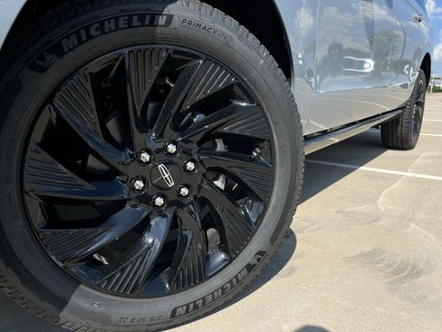 New 2025 Lincoln Navigator L Reserve w/ Jet Appearance Package image 14