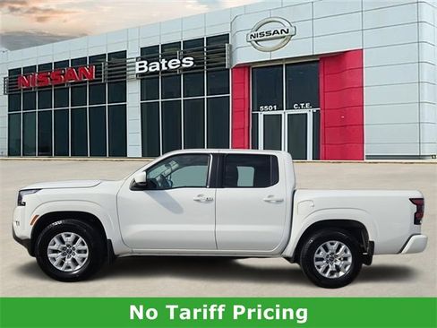 Used 2024 Nissan Frontier SV w/ SV Convenience Package image 3