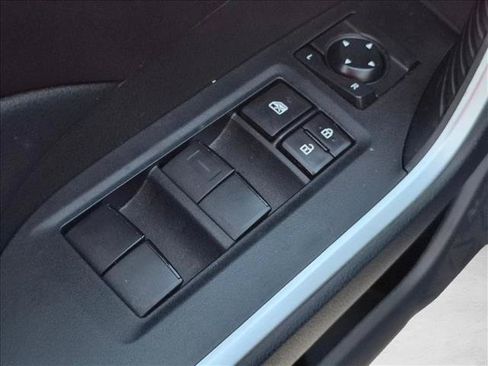 Used 2021 Toyota RAV4 LE FWD image 12