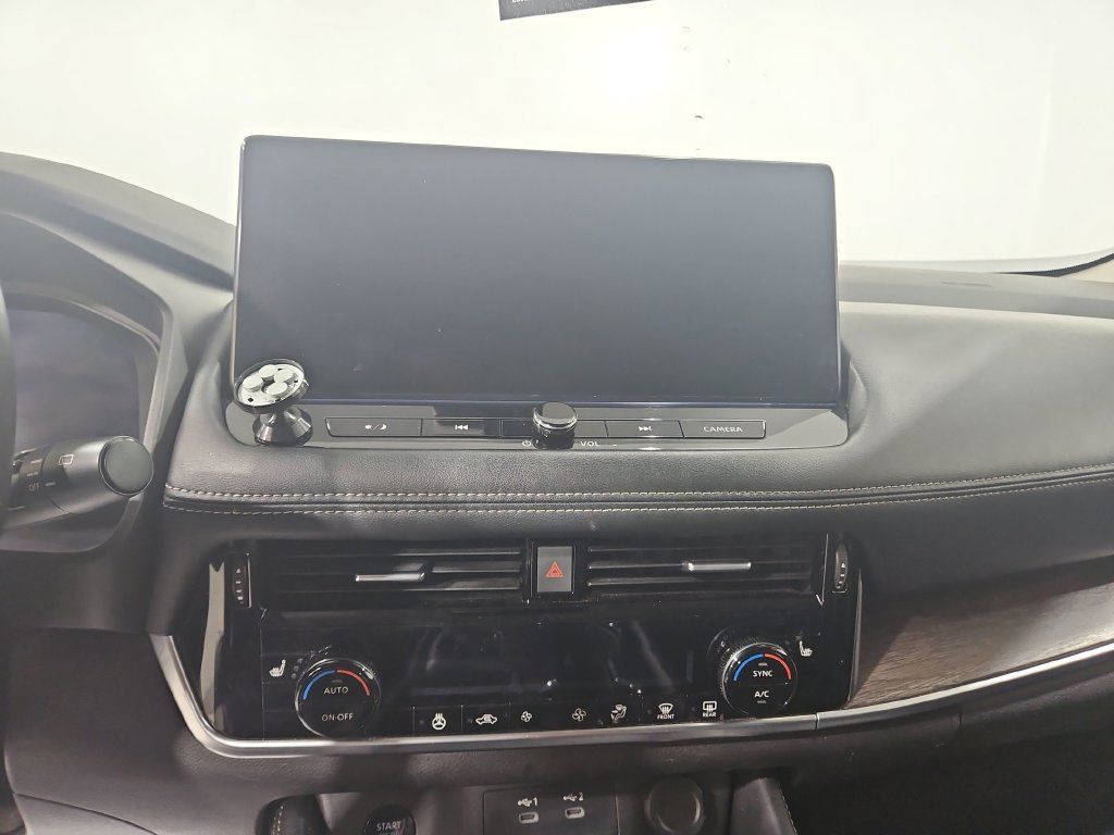 Certified 2025 Nissan Rogue Platinum FWD image 20