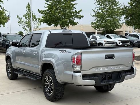 Used 2022 Toyota Tacoma TRD Sport w/ Technology Package RWD image 4
