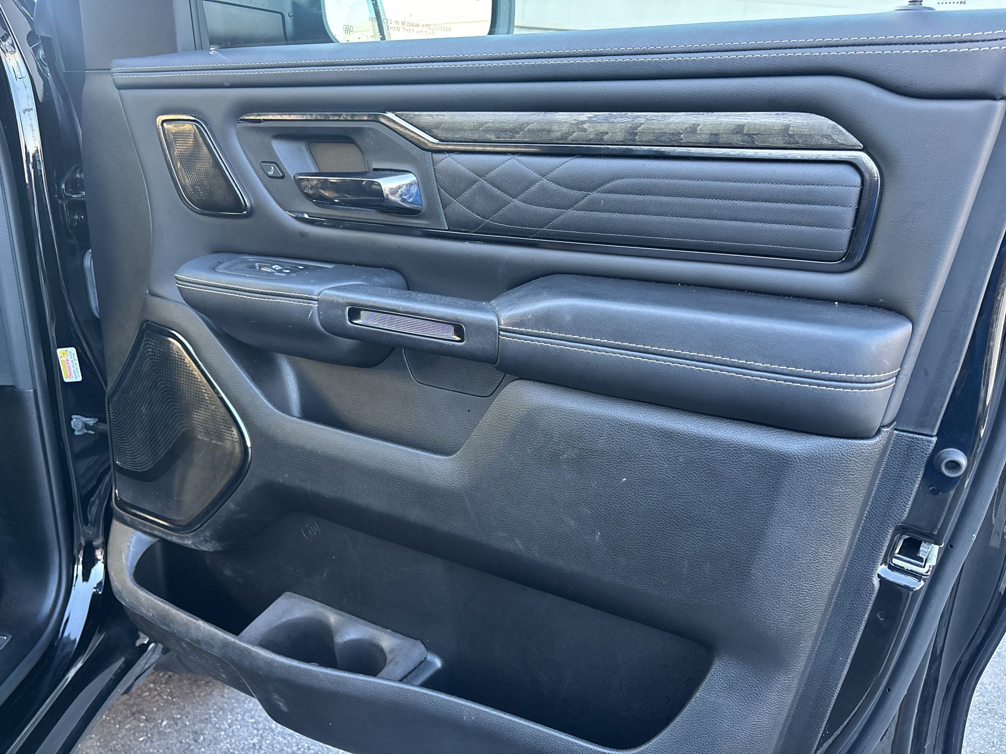 Used 2025 RAM 1500 Limited AWD/4WD image 9