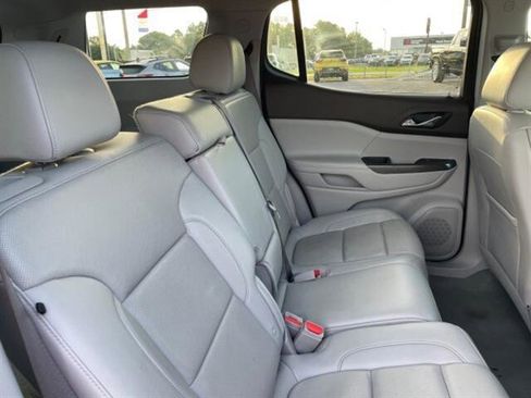 Used 2023 GMC Acadia SLT image 10