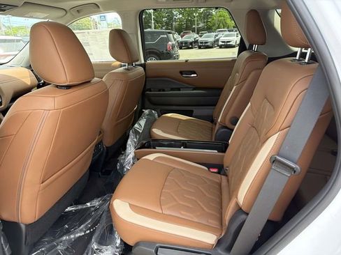 New 2026 Nissan Pathfinder Platinum w/ Cargo Package AWD/4WD image 10