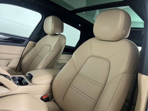 Certified 2022 Porsche Cayenne image 5