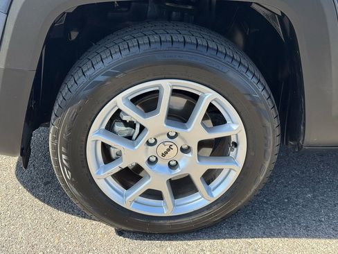 Used 2023 Jeep Renegade Latitude w/ Sun/Sound Group image 10