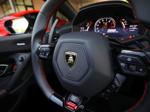 Used 2020 Lamborghini Huracan EVO RWD image 34