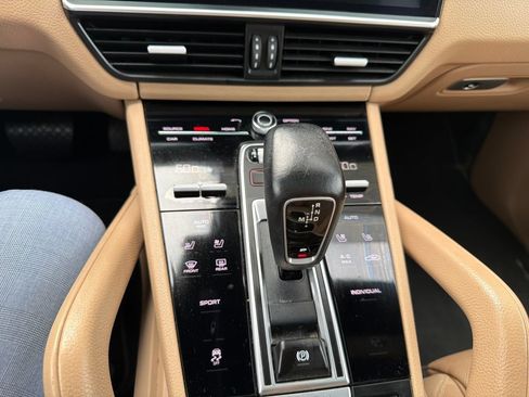 Used 2019 Porsche Cayenne AWD/4WD image 12