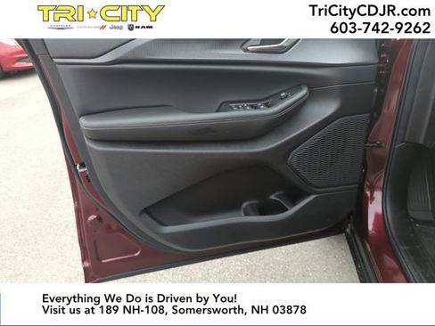 New 2025 Jeep Grand Cherokee Altitude image 10