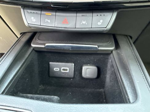 Used 2024 Cadillac XT4 Luxury w/ Cold Weather Package FWD image 27