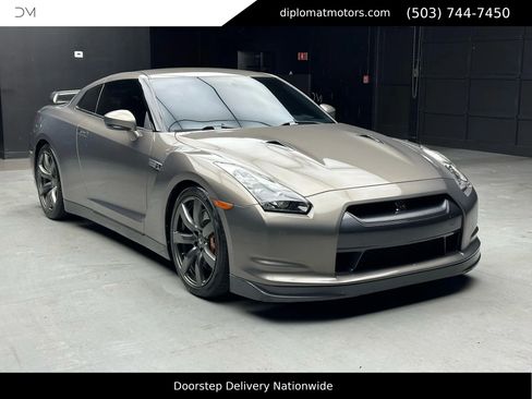 Used 2009 Nissan GT-R Premium image 9