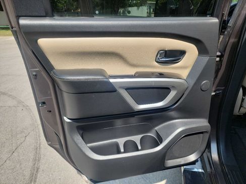 Used 2016 Nissan Titan SL RWD image 31
