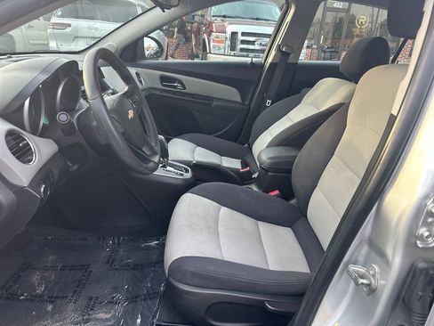 Used 2013 Chevrolet Cruze LS image 10
