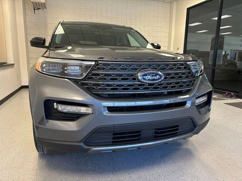 Used 2023 Ford Explorer XLT w/ Equipment Group 202A AWD/4WD image 32