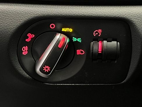 Used 2018 Audi Q3 2.0T Premium Plus w/ Premium Plus Package image 14