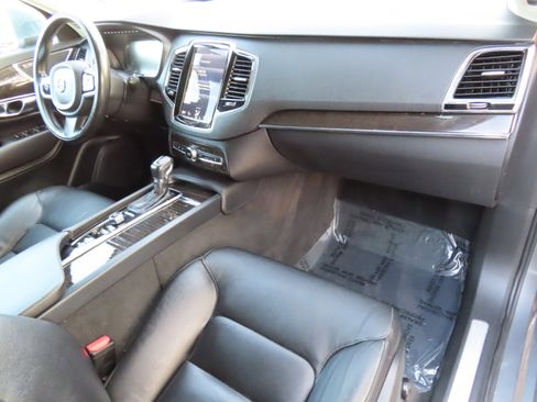 Used 2018 Volvo XC90 T6 Momentum w/ Convenience Package image 18