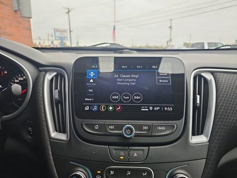 Used 2023 Chevrolet Malibu LT image 3