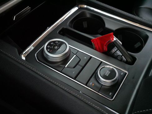 Used 2023 Ford Expedition Max XLT image 24