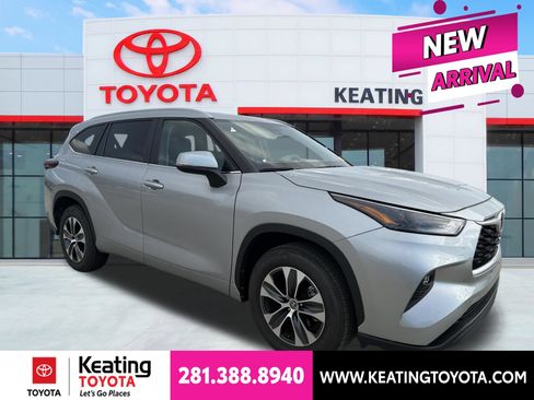 Used 2025 Toyota Highlander XLE FWD image 1