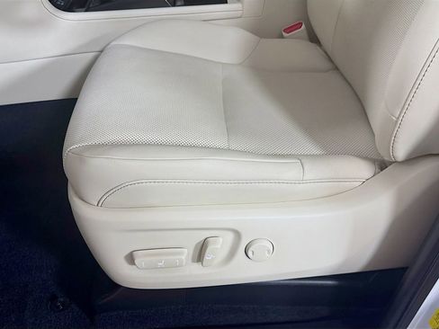 Used 2023 Lexus GX 460 Premium w/ Premium Package image 23