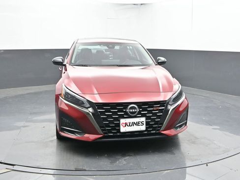 Used 2024 Nissan Altima 2.5 SR w/ SR Premium Package image 3
