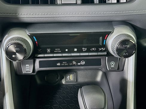 Used 2025 Toyota RAV4 XLE w/ Convenience Package image 23