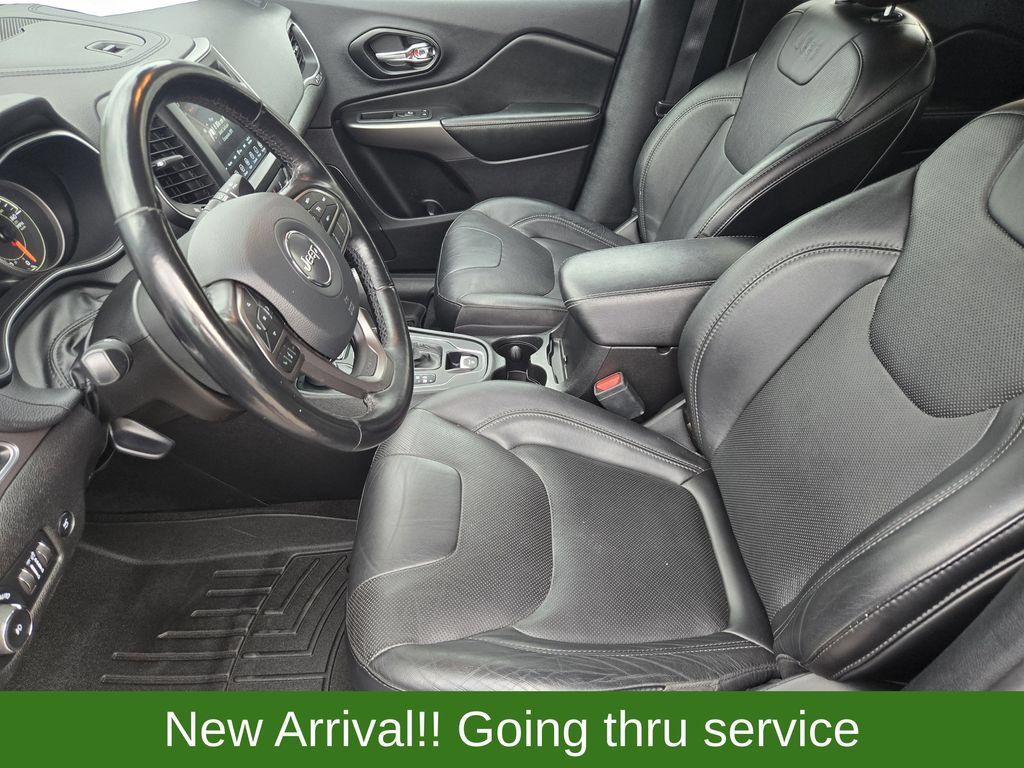 Used 2021 Jeep Cherokee Latitude Lux w/ Comfort/Convenience Group AWD/4WD image 15