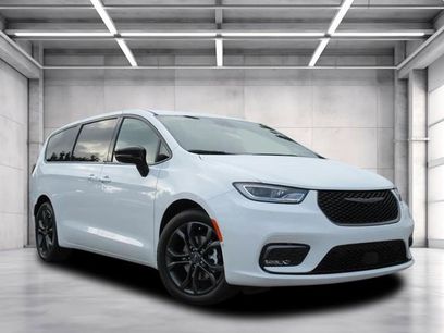 New 2026 Chrysler Pacifica Select