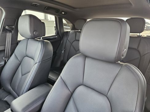 Certified 2025 Porsche Macan image 6