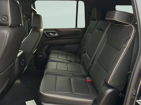 Used 2024 Chevrolet Suburban Premier RWD image 10