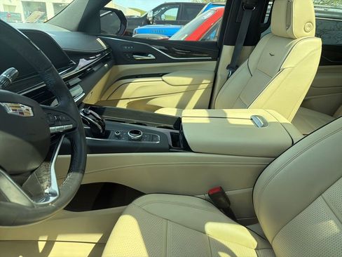 Used 2023 Cadillac Escalade Premium Luxury image 8