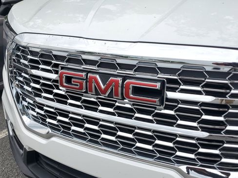 Used 2024 GMC Terrain SLT AWD/4WD image 5