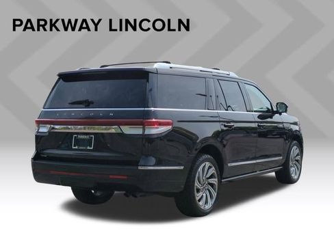 Used 2023 Lincoln Navigator L Reserve image 7