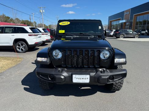 Used 2023 Jeep Gladiator Sport image 2