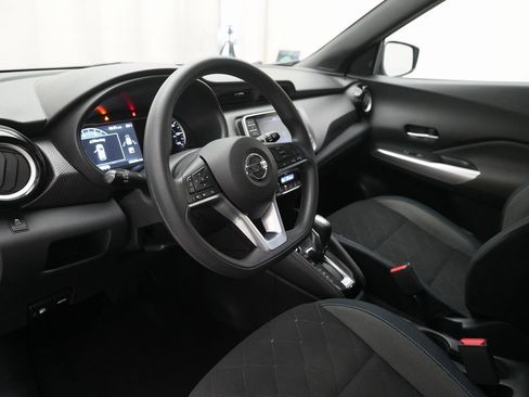 Used 2018 Nissan Kicks SV image 8
