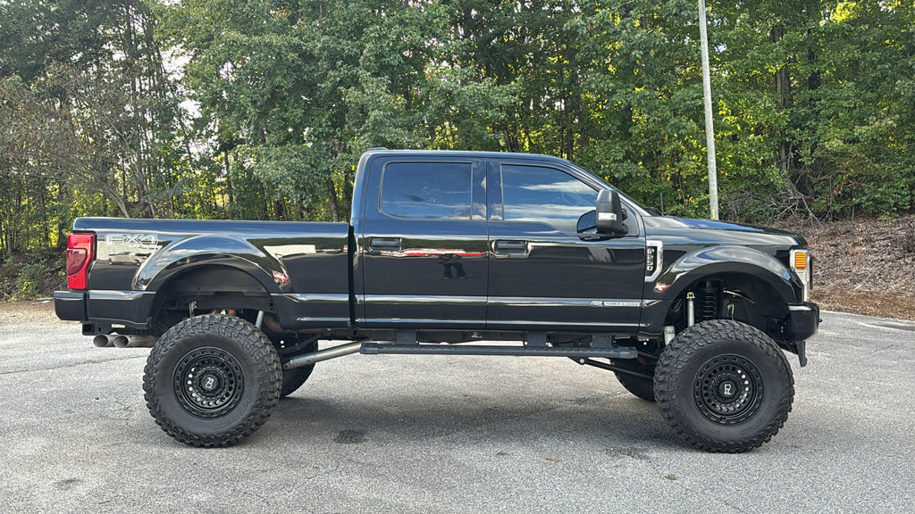 Used 2022 Ford F250 XLT w/ Black Appearance Package AWD/4WD image 4